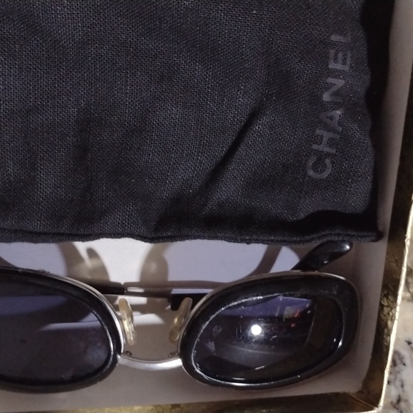 Chanel small sunglasses AUTHENTIC - Picture 4 of 4